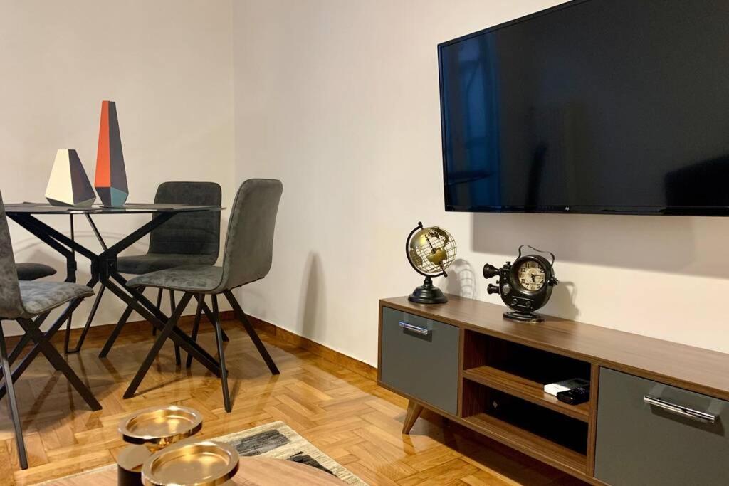 Kallimarmaro 2-Bedroom Apartment アテネ エクステリア 写真